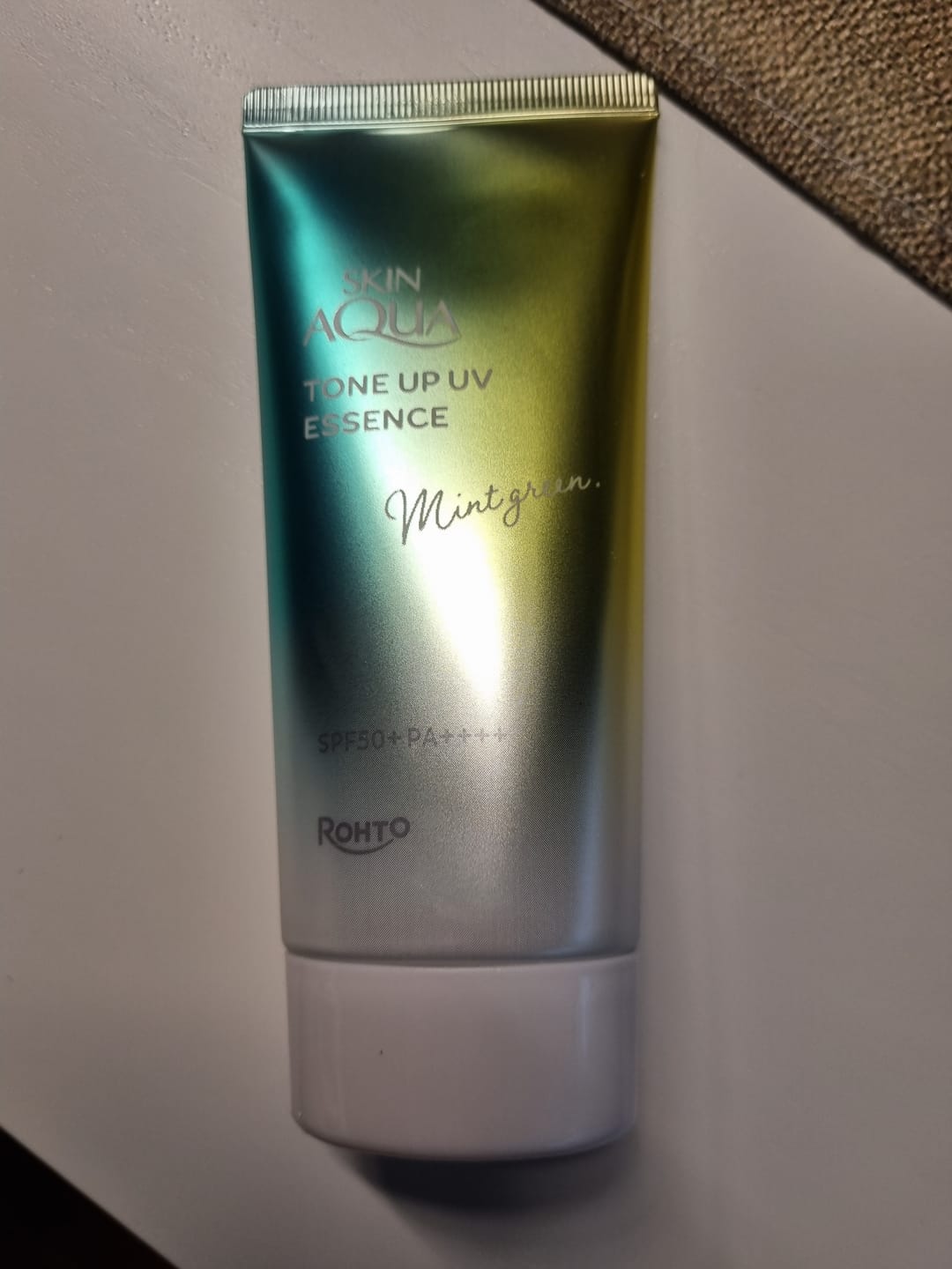 Customer photo review of Skin Aqua Tone Up UV Essence Mint Green SPF 50+ PA++++ 70g