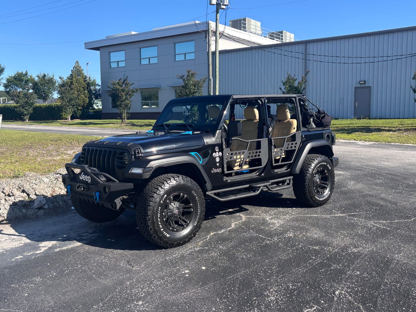 Customer photo review of Jeep Wrangler/Gladiator Fender Emblems - PAIR L/R Sides - Two Color Stacked