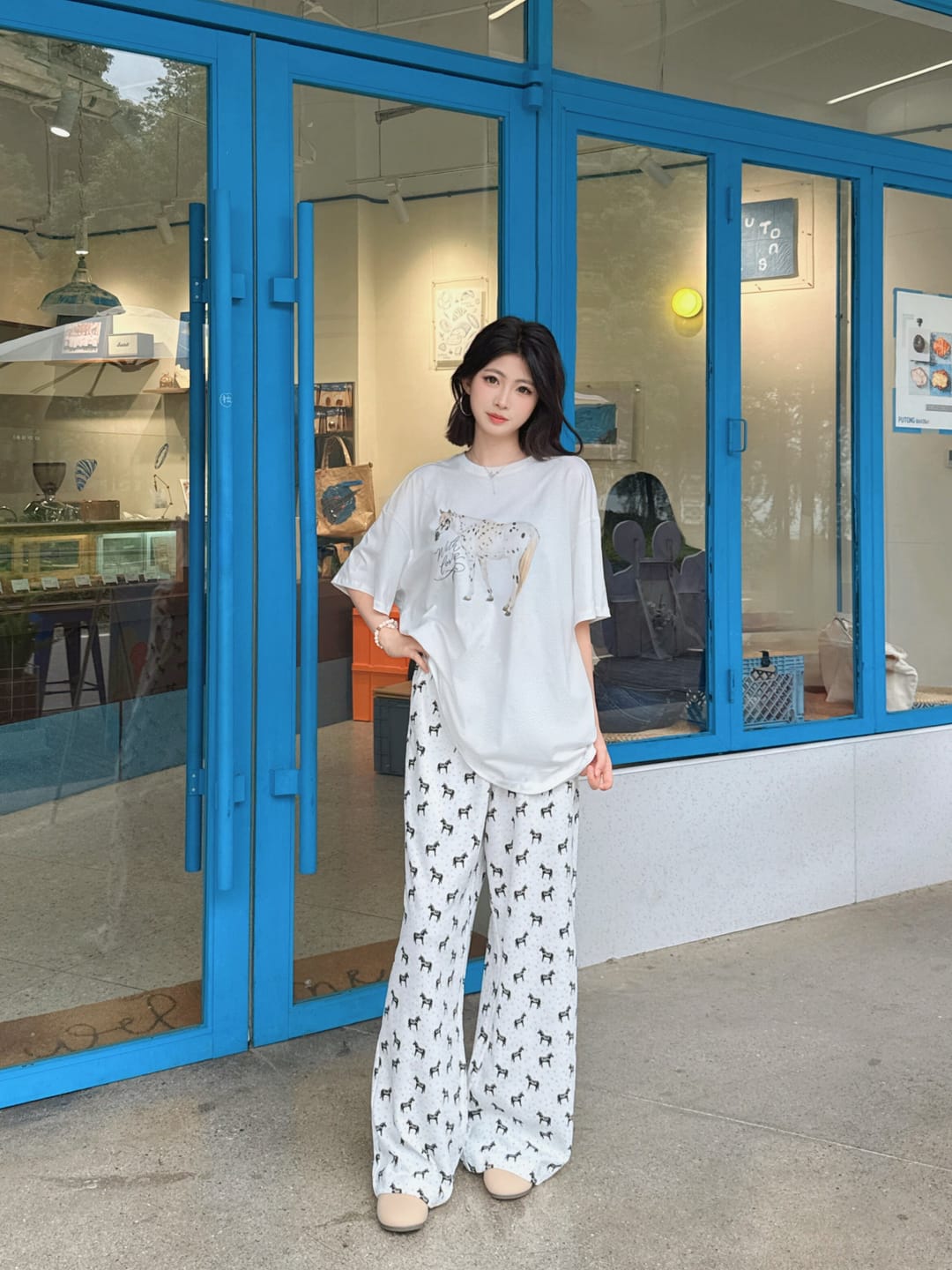 Customer photo review of 0122stepll Horse Print Wide-Leg Lounge Pants