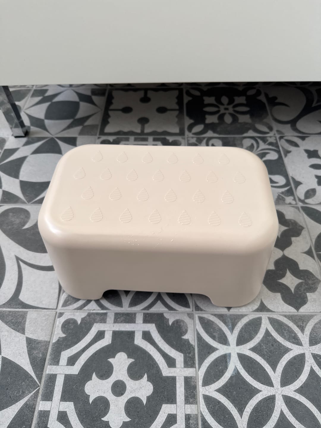 Customer photo review of Kids Step Stool - Sand