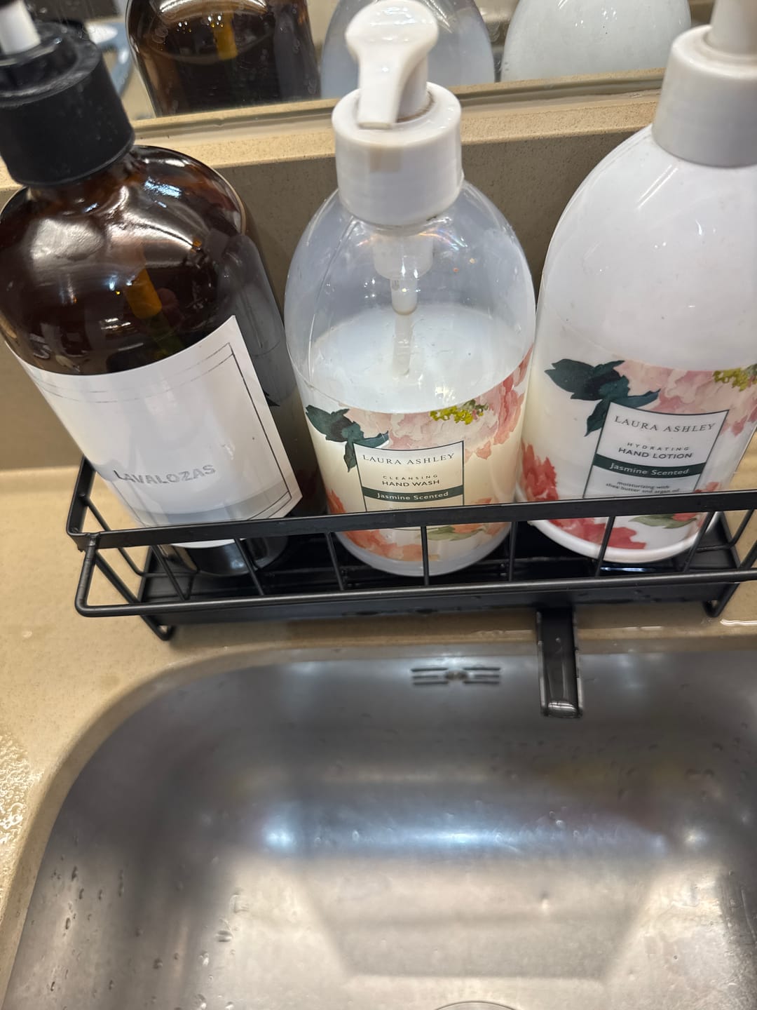Customer photo review of Rack de Almacenamiento para Fregadero con Tubo de Drenaje Giratorio Estante de Esponja