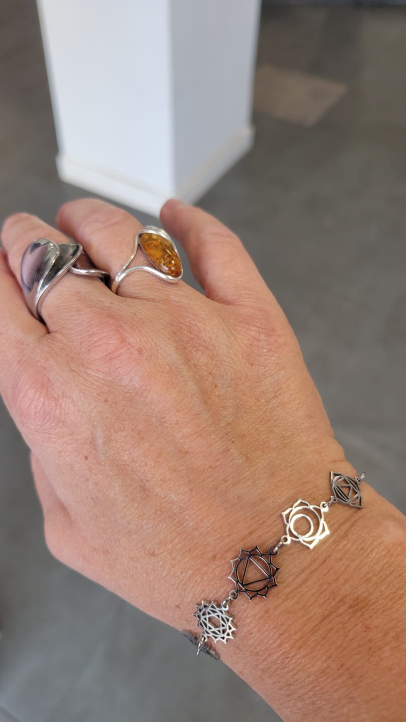 Customer photo review of Bracelet "Alignement" – Symboles des 7 Chakras