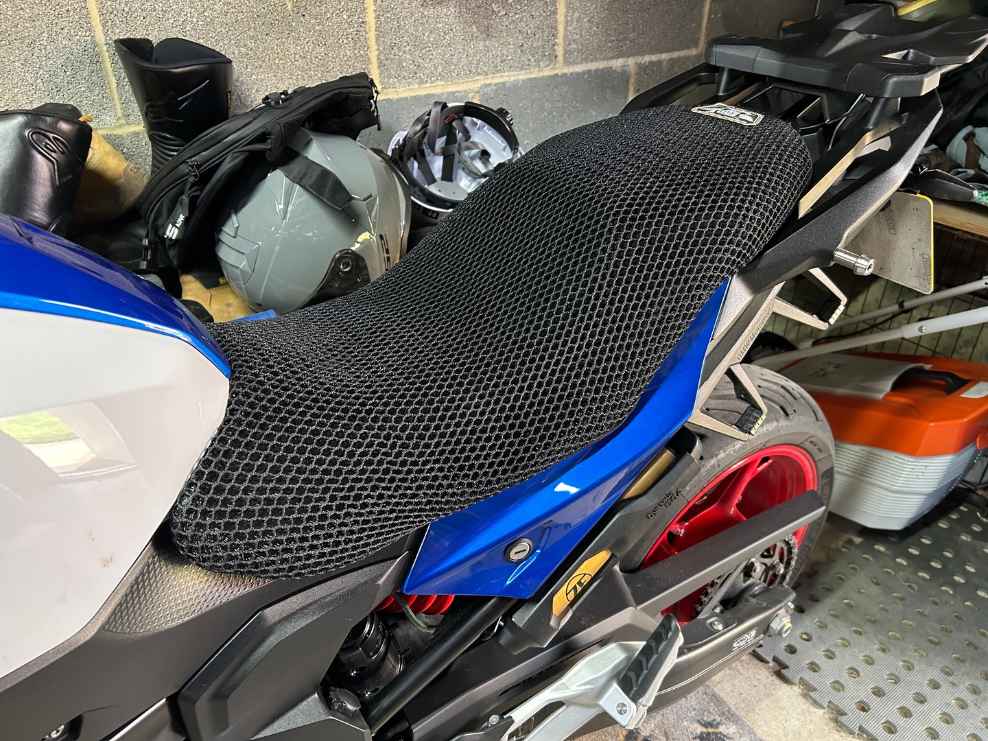 Wind Rider mesh seat cover on a BMW F 900 XR