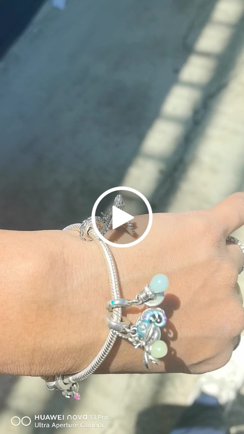 Customer video review of Evangeline "Iluminas Mi Vida" Fluorescente