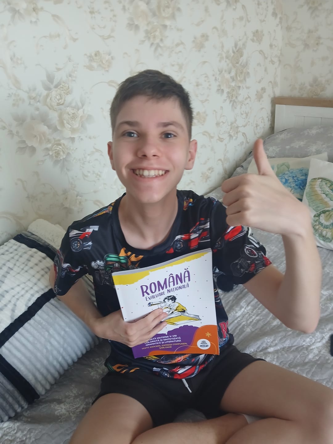 Customer photo review of Carte Română Evaluare Națională - Bacademia (Toată Materia V-VIII: Gramatică și Literatură)
