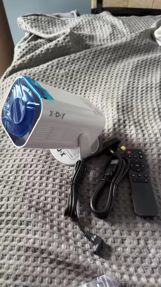Customer photo review of 4K Smart Mini-Projektor – WiFi6 Android Heim & Outdoor
