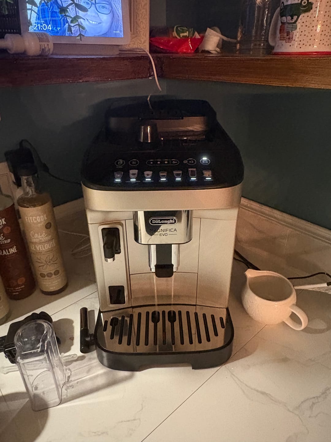 Customer photo review of DeLonghi - Magnifica EVO (ECAM29084SB)