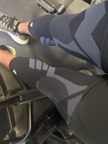 Customer photo review of Compression Sleeves V2 for Knees and Legs