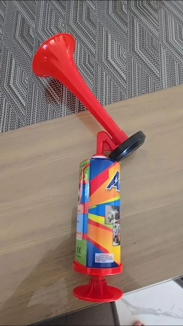 Customer photo review of Wiederverwendbares Lufthorn – Lautes Stadionhorn für Fans