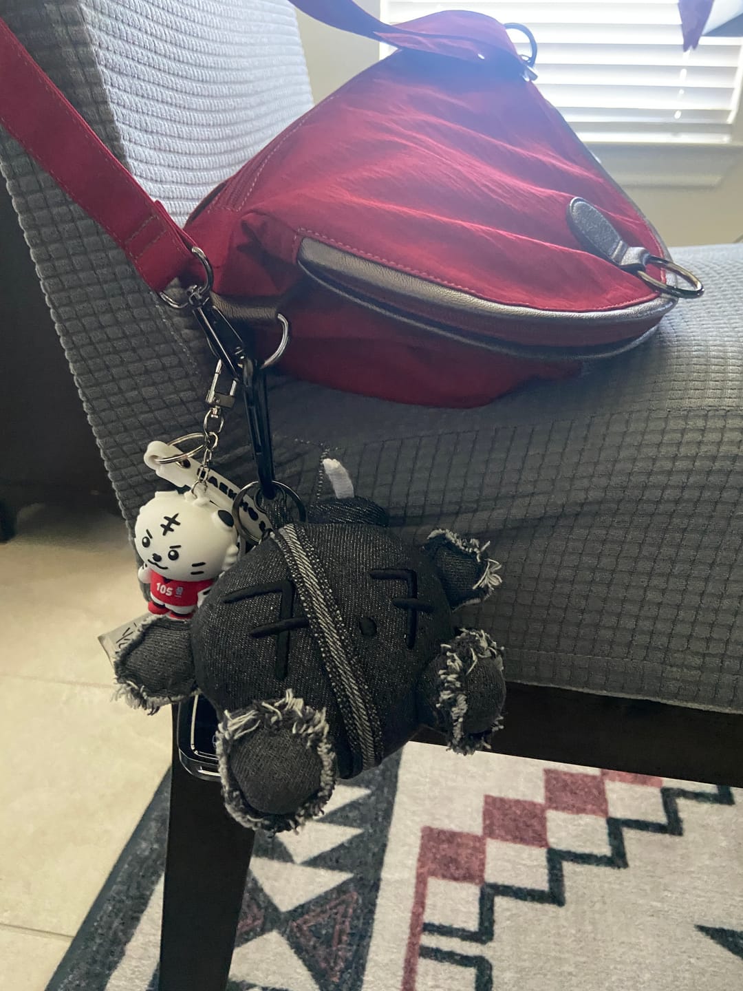 Customer photo review of BTS - ARIRANG WORLD TOUR OFFICIAL MD ARMY BOMB PLUSH KEYRING