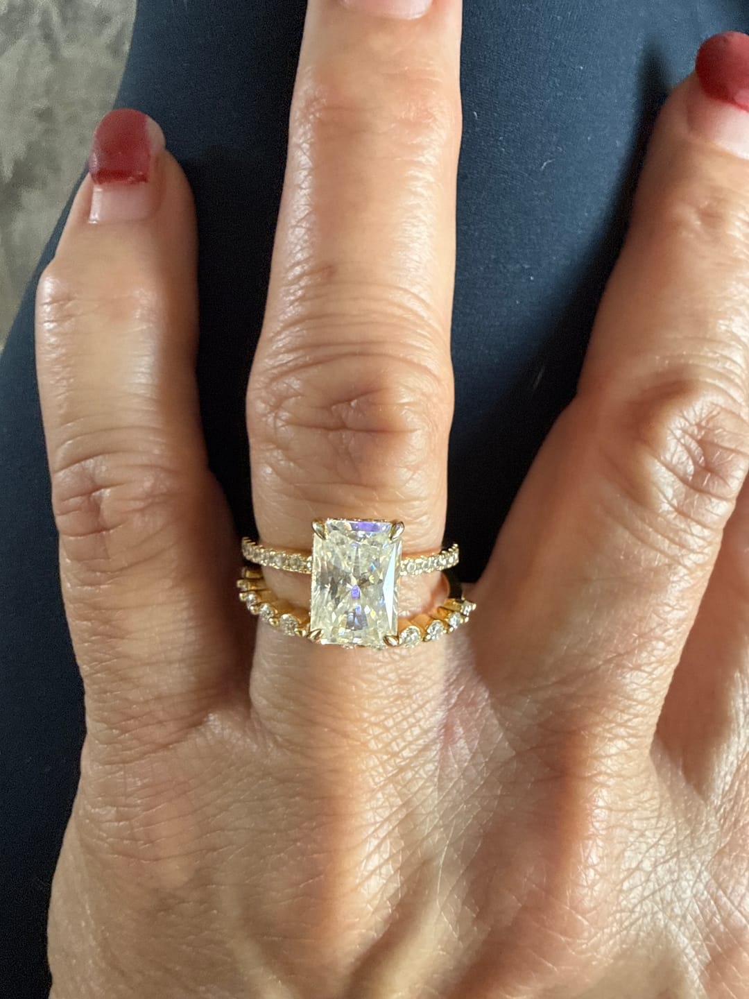 Customer photo review of S925 Rodiffy Moissanite 2.0 Ct~4.0 Ct Radiant Cut Yellow Gold/White Gold Engagement Ring For Women