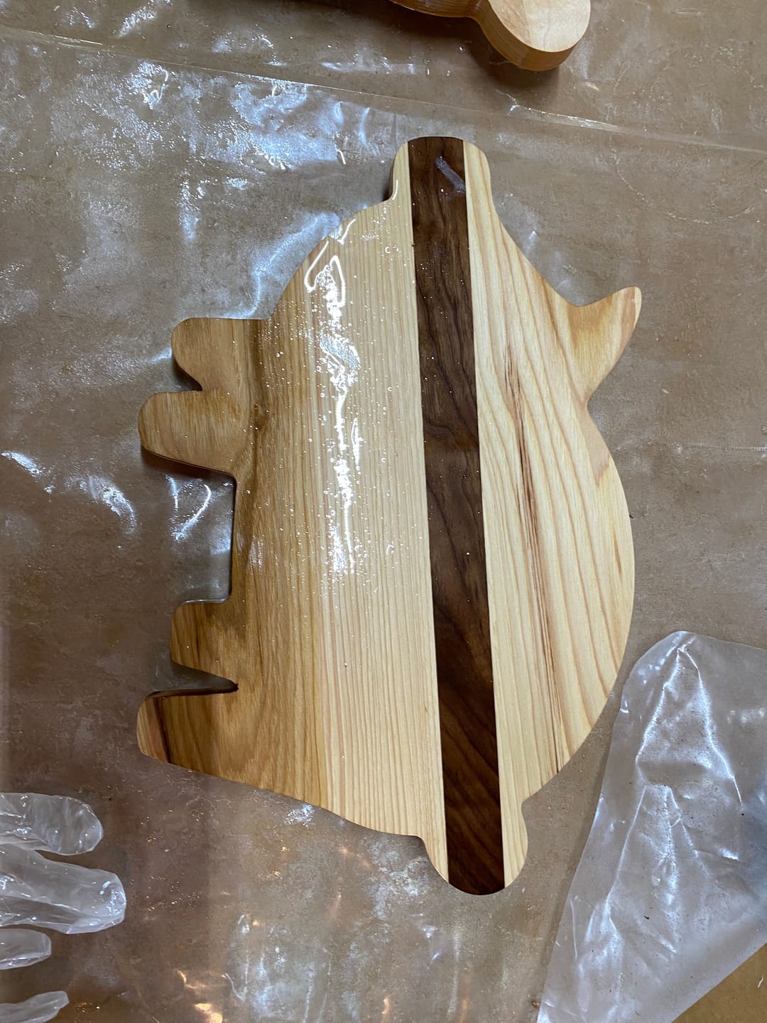 Customer photo review of 15.9x10.5" Pig Shaped Serving Board Acrylic Router Template