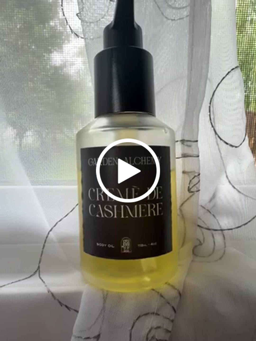 Customer video review of CRÈME DE CASHMERE body oil