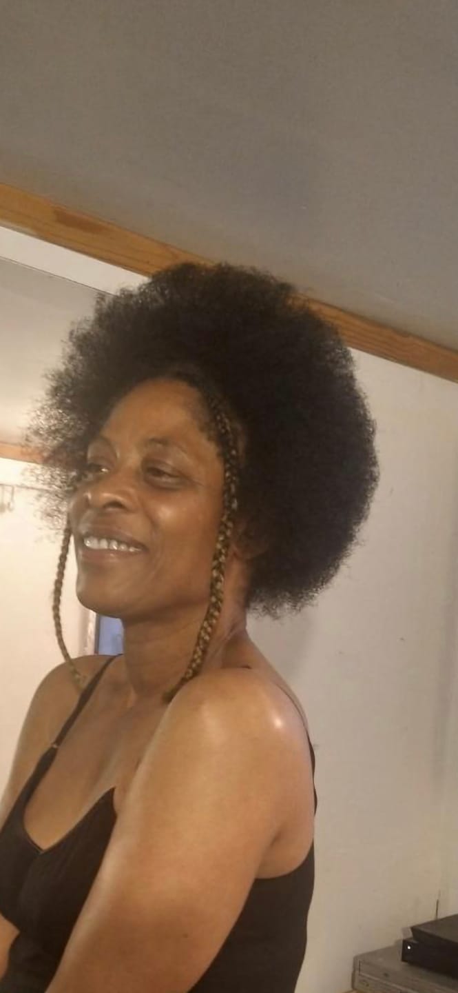 Customer photo review of Protective Hairstyle & Edge Growth Bundle