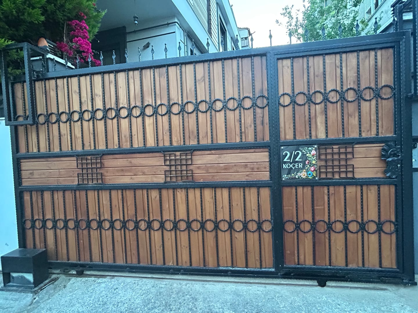 Customer photo review of Çiçek Desenli Zarif Daire Kapı Tabelası