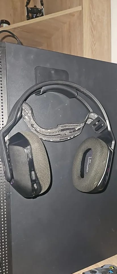 Customer photo review of Universal Headphone Stand – Under-Desk Headset Hanger