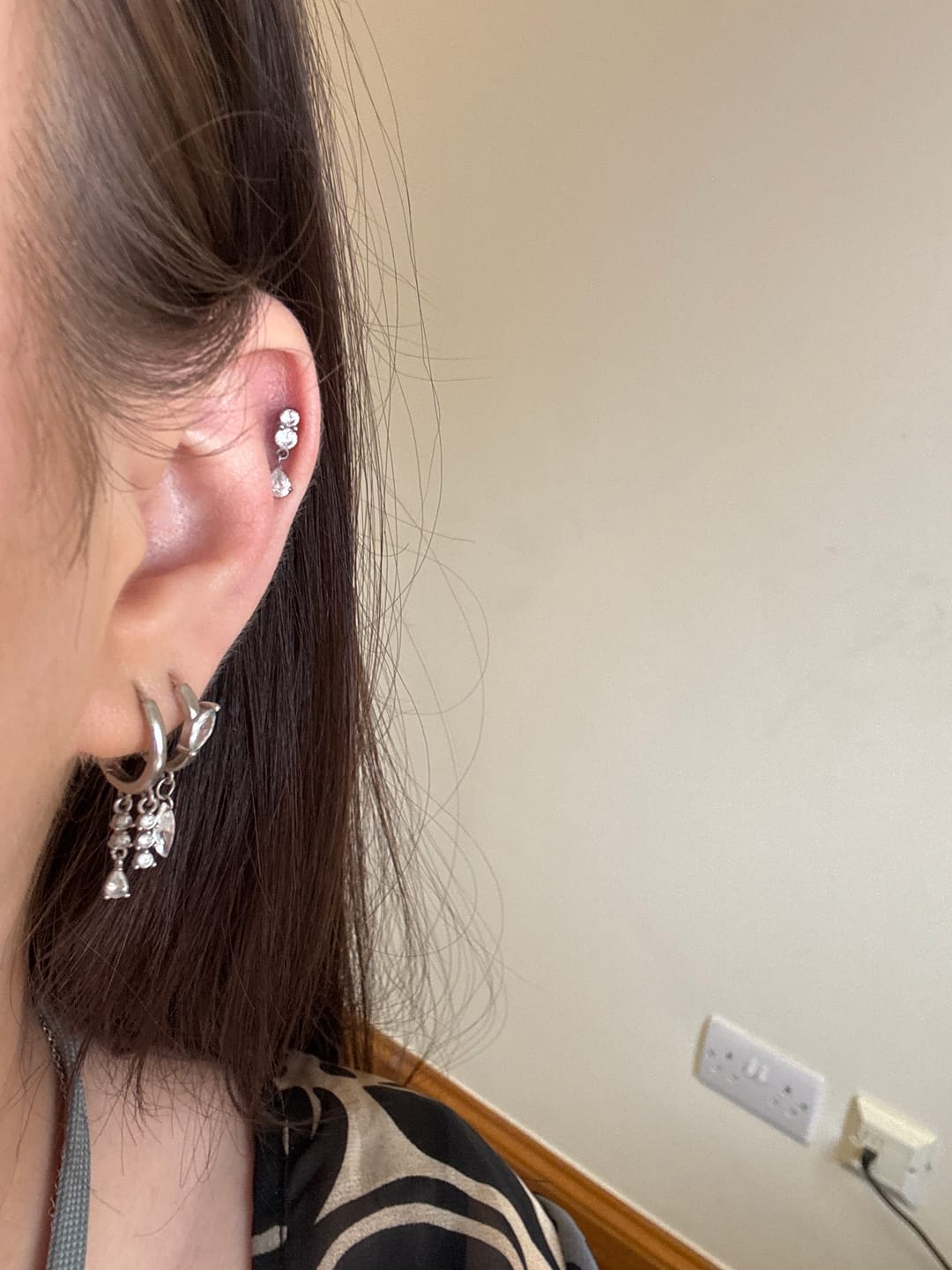 Customer photo review of Dangle flatback stud silver