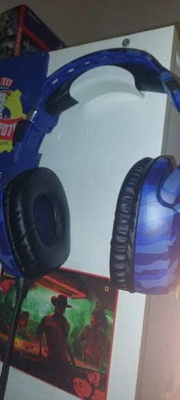 Customer photo review of Universal Headphone Stand – Under-Desk Headset Hanger