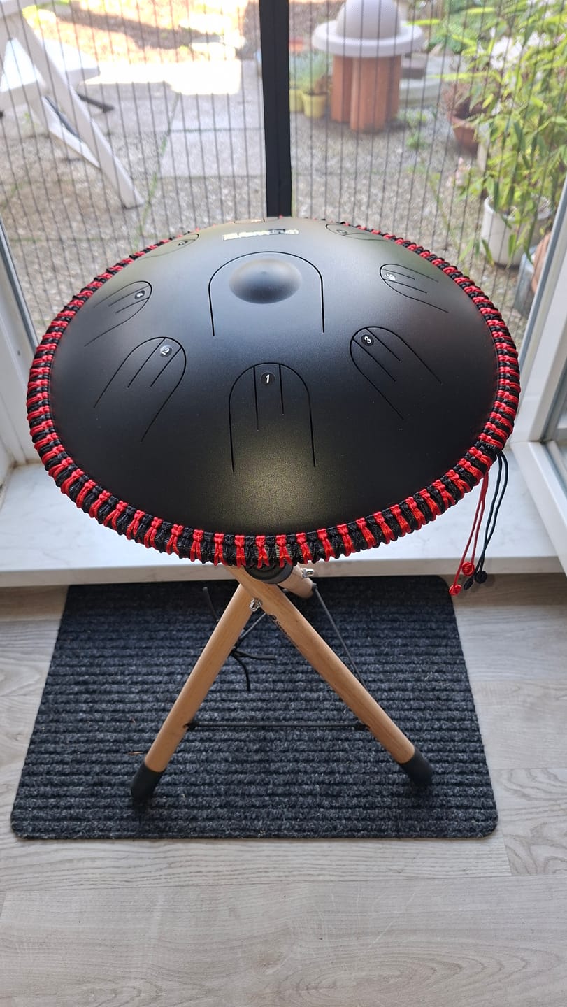 Customer photo review of Sonodrum Sonopan - „Handpan Hybrid“ - Handgefertigt - 35,5 cm - 9 Zungen – D-Kurd