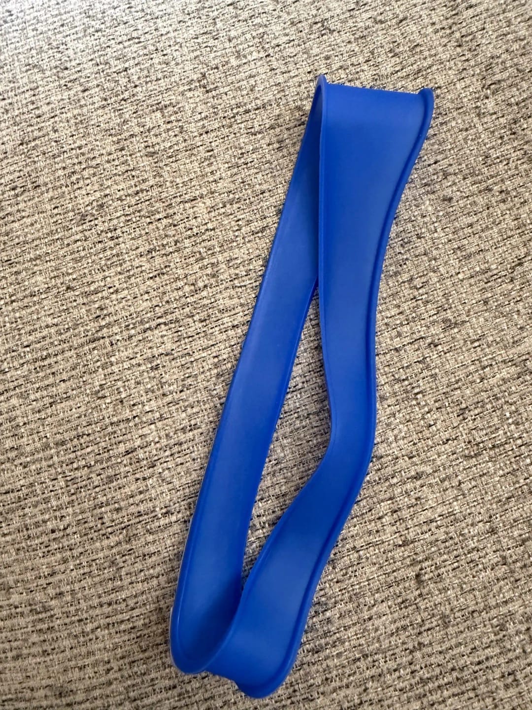 Customer photo review of Curved Silicone Hair Trimming Tool DIY Fade Haircut Template Barber Neckline Shaving Headband for Home Haircuts
