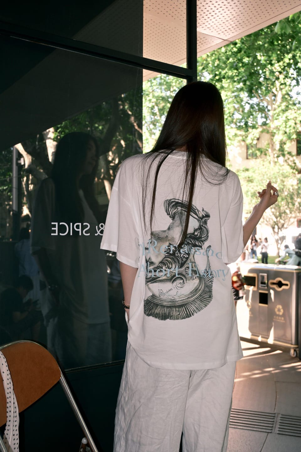 Customer photo review of 0122stepll Renaissance Graphic Oversized T-Shirt