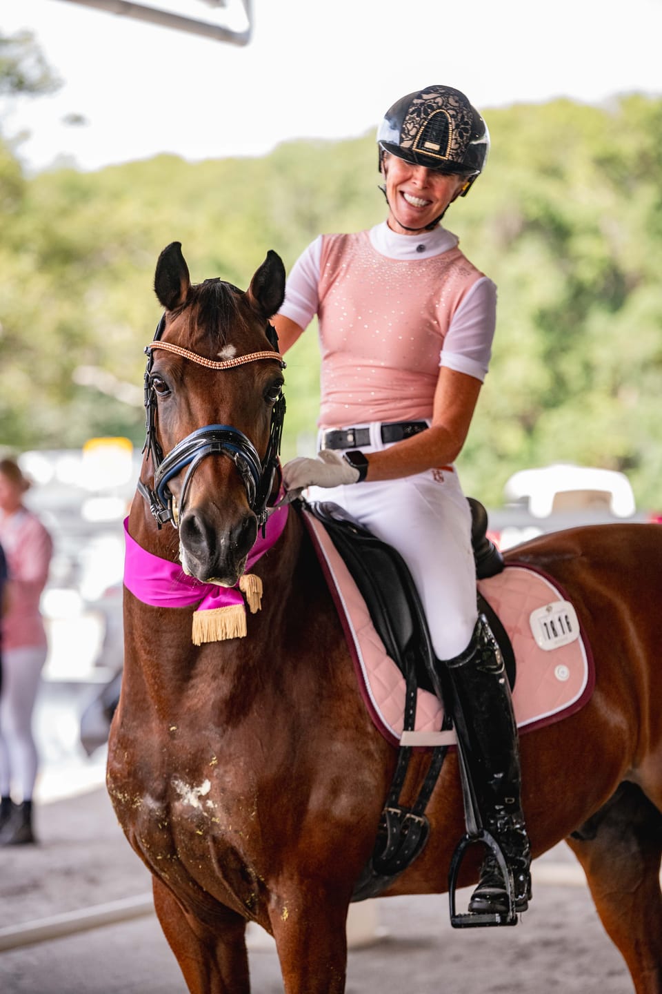 Customer photo review of CRYSTAL KYLIE - RIDING LEGGINGS | BLACK X ROSE BERRY