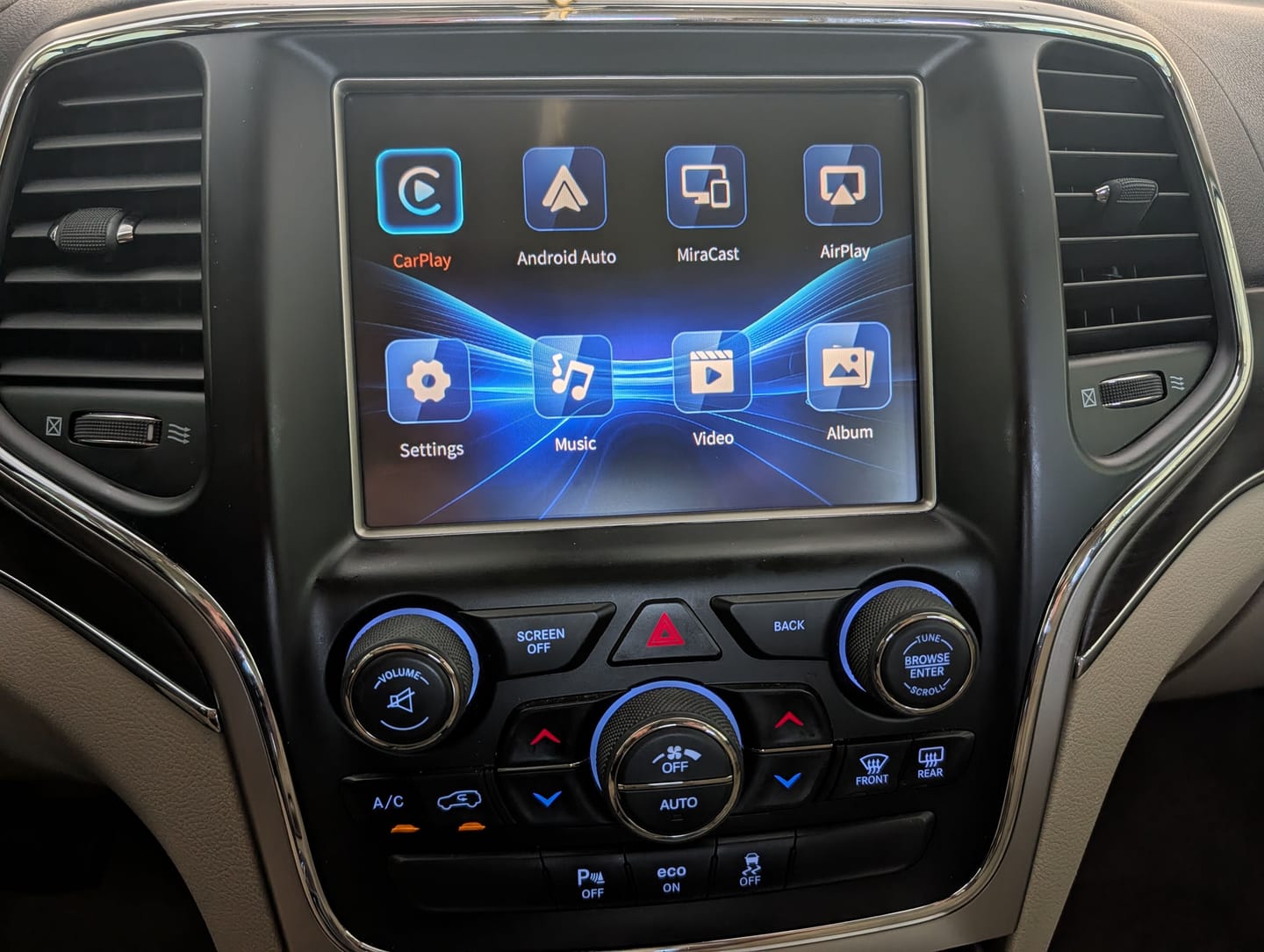 Customer photo review of Jeep Grand Cherokee with UConnect 8.4" — Wireless Apple CarPlay & Android Auto Module