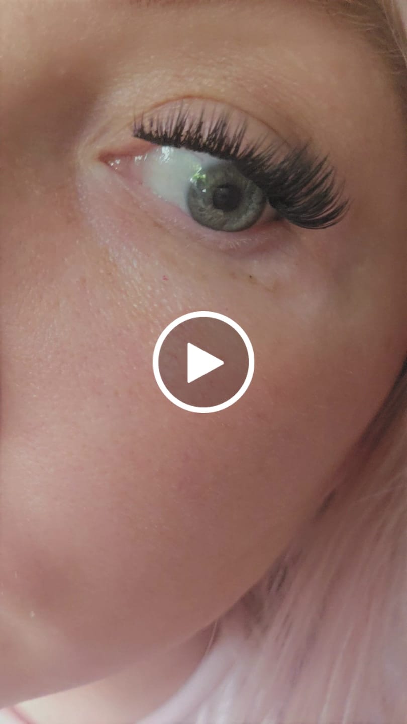 Customer video review of Infinaluxe Customisable Lash Extensions (4 rows)