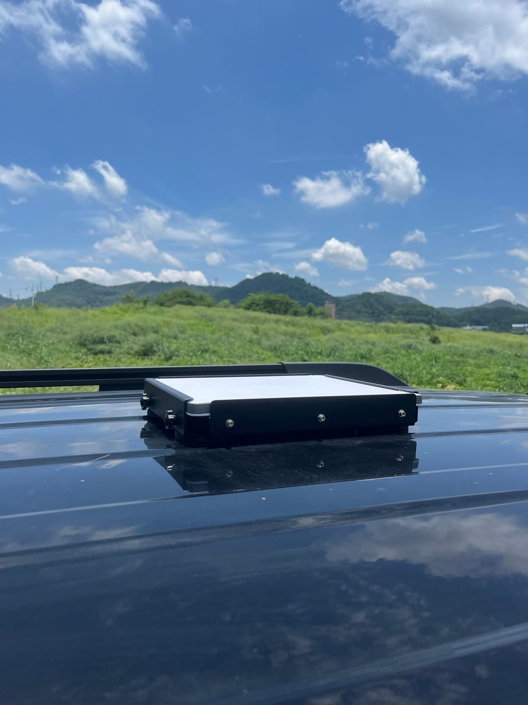 Customer photo review of Starlink Mini Heavy-Duty Magnetic Mount with 8 Magnetic Feet, 560 lb Strong Magnetic Force, Heavy-Duty Paint-Safe Roof Mount, No Drilling, Starlink Mini Accessories