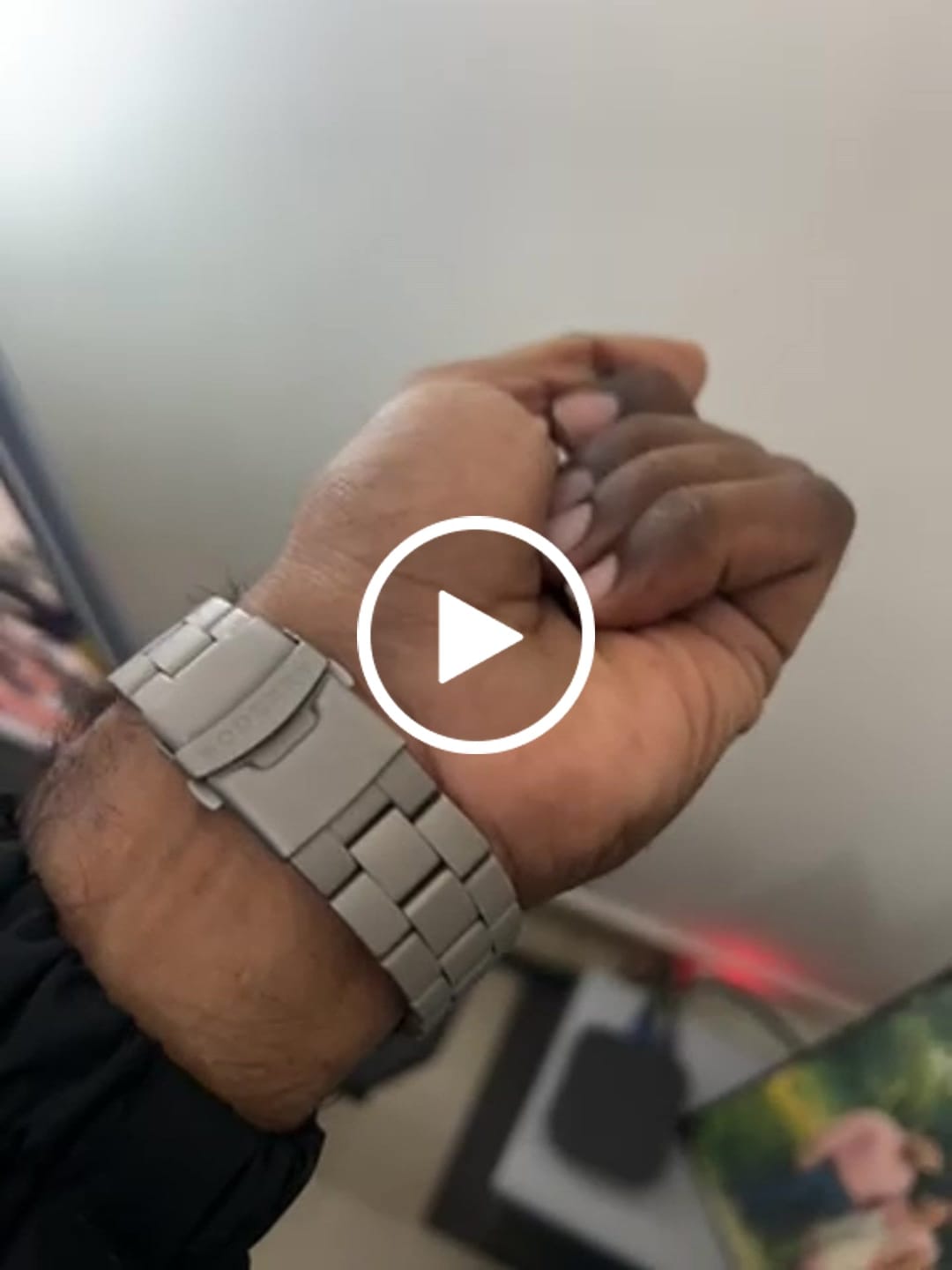 Customer video review of VOYAGER - 100M Waterproof Titanium Automatic Field Watch | White-bracelet