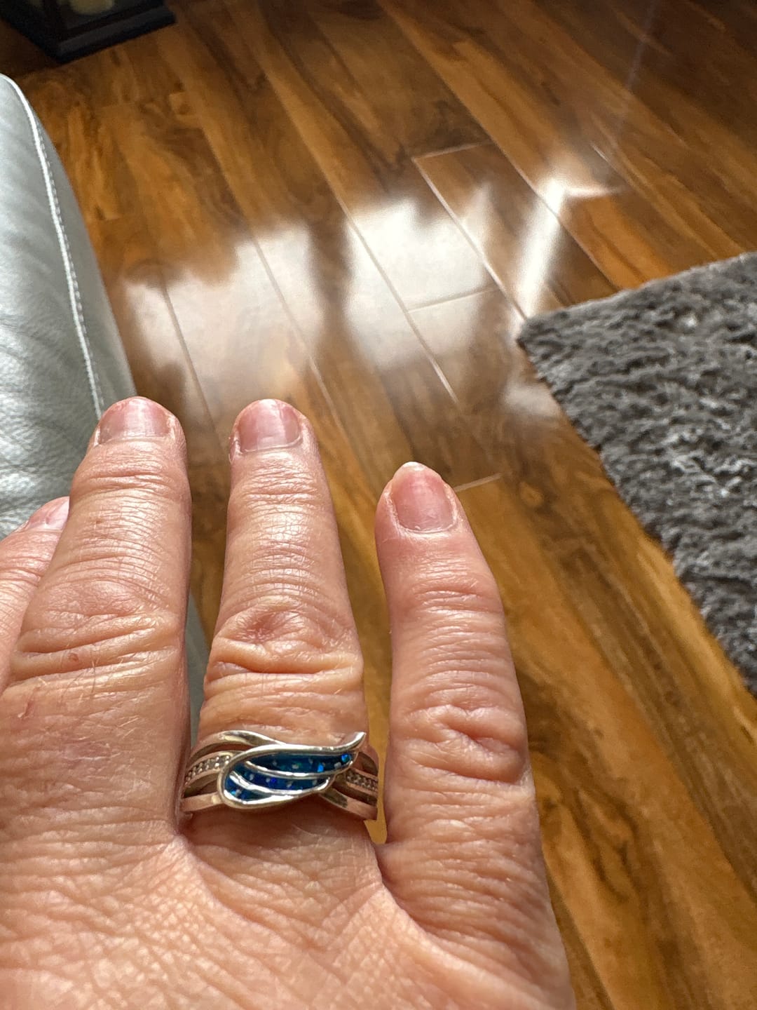Customer photo review of Angel Wing Ring, suitable for up to 3 sets of ashes.