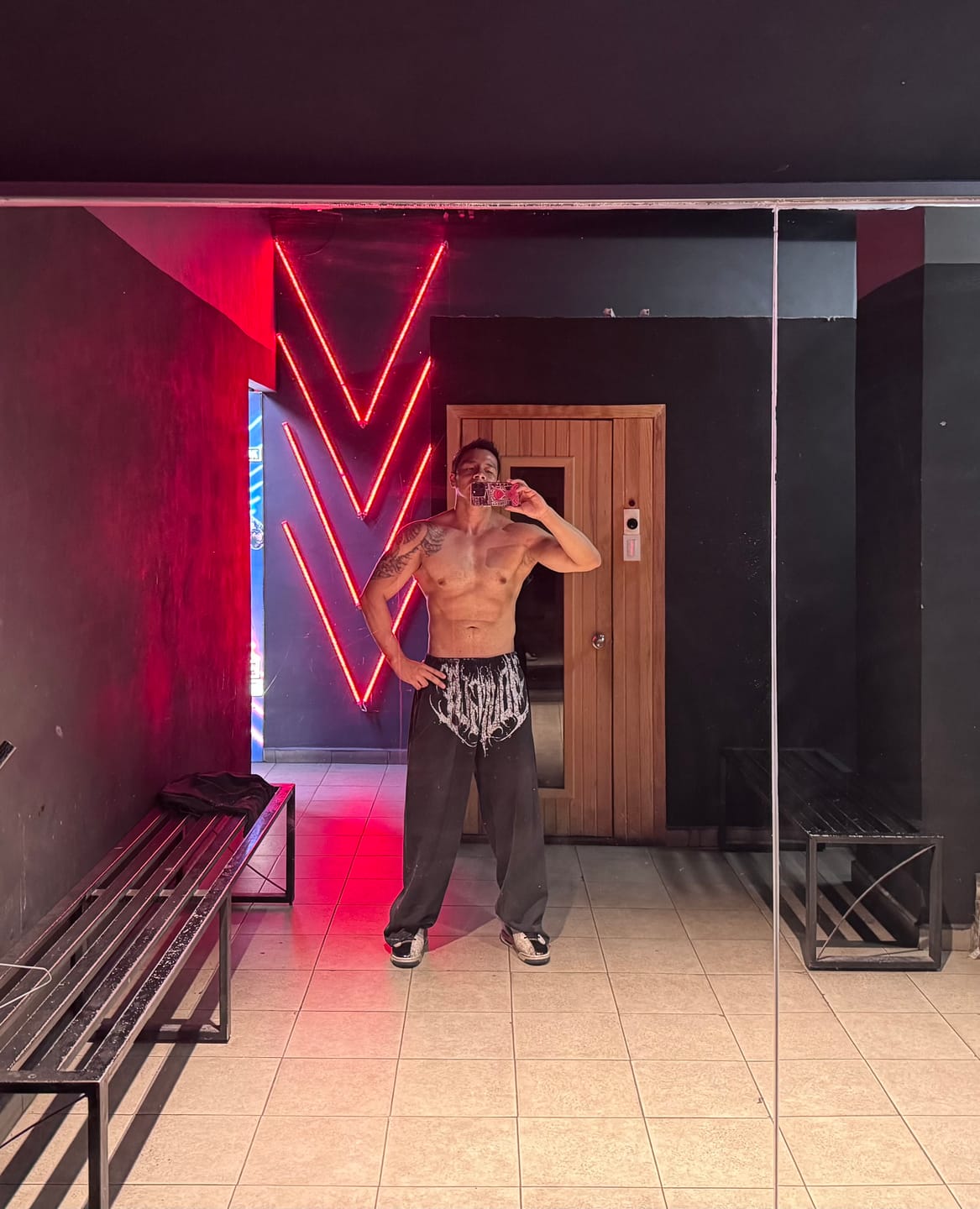 Customer photo review of 2079 - Dark Wave Joggers