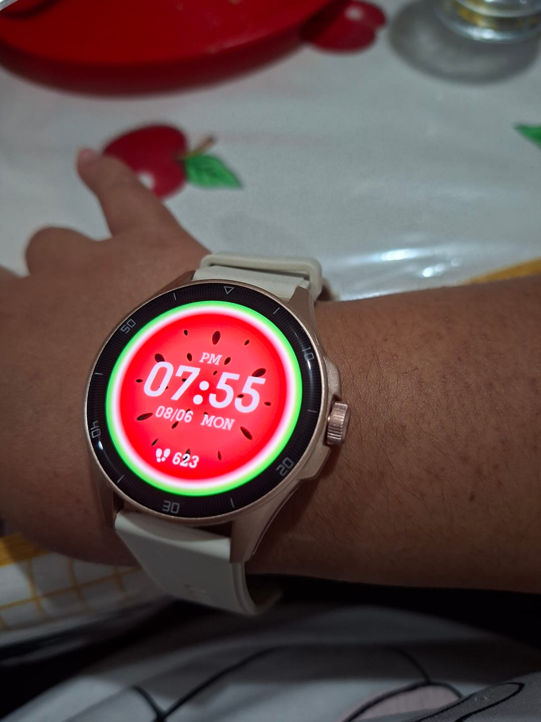Customer photo review of Smartwatch Reloj Kronos Oblivion STF Pantalla Amoled 1.43" Resistencia al agua IP68 Beige