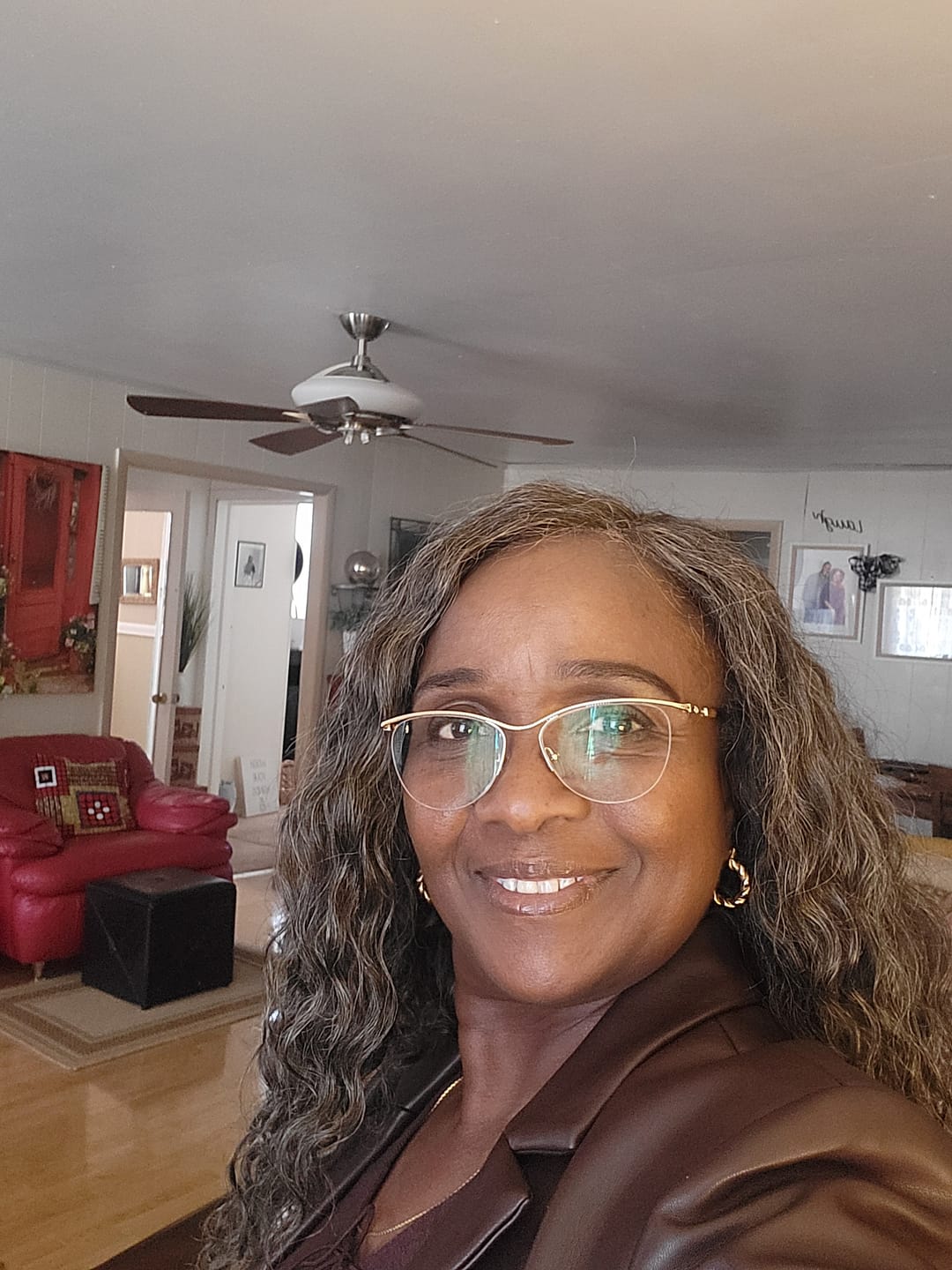 Customer photo review of Luvwin 13x4 Salt And Pepper Wand Curly Glueless Gray Color Pre-Cut Lace Wig