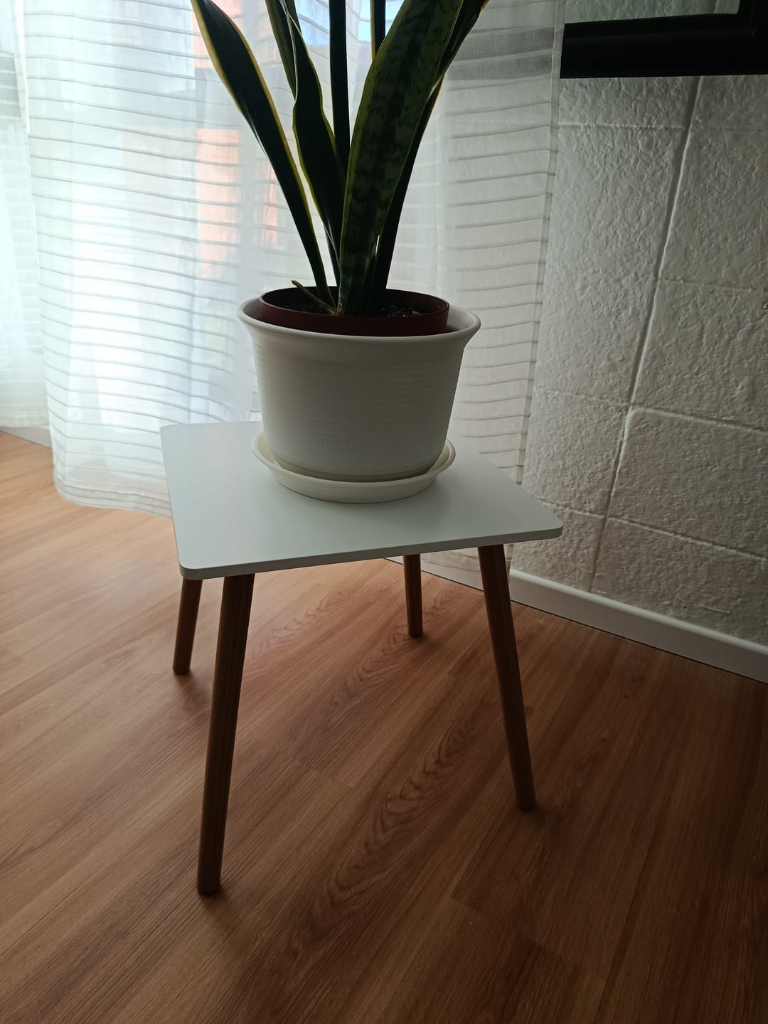 Customer photo review of Mesa Auxiliar Cuadrada Noa Blanca Para Living