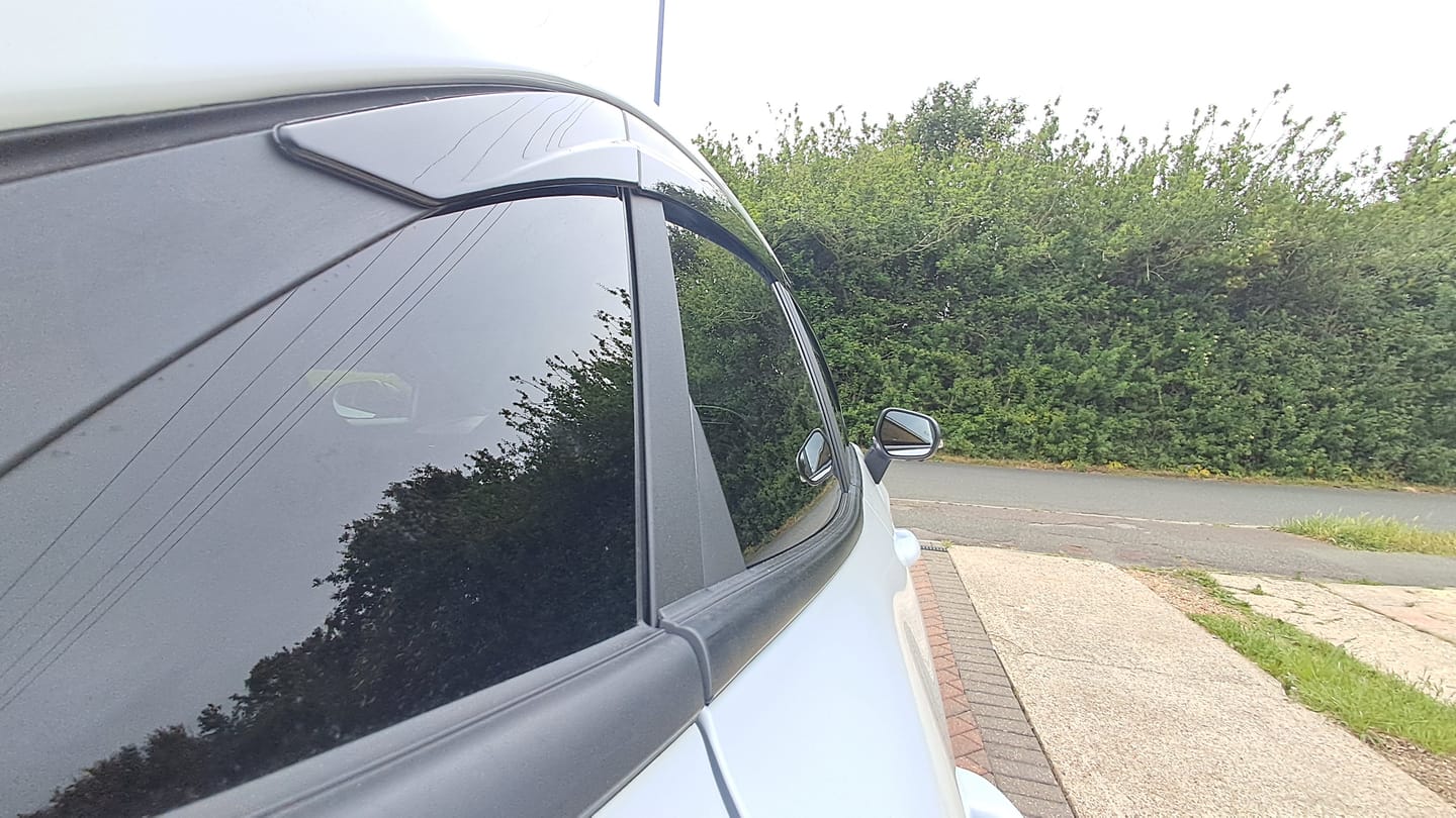 Customer photo review of Auto Clover Wind Deflectors Set for Ford Puma 2019+ (6 pieces)