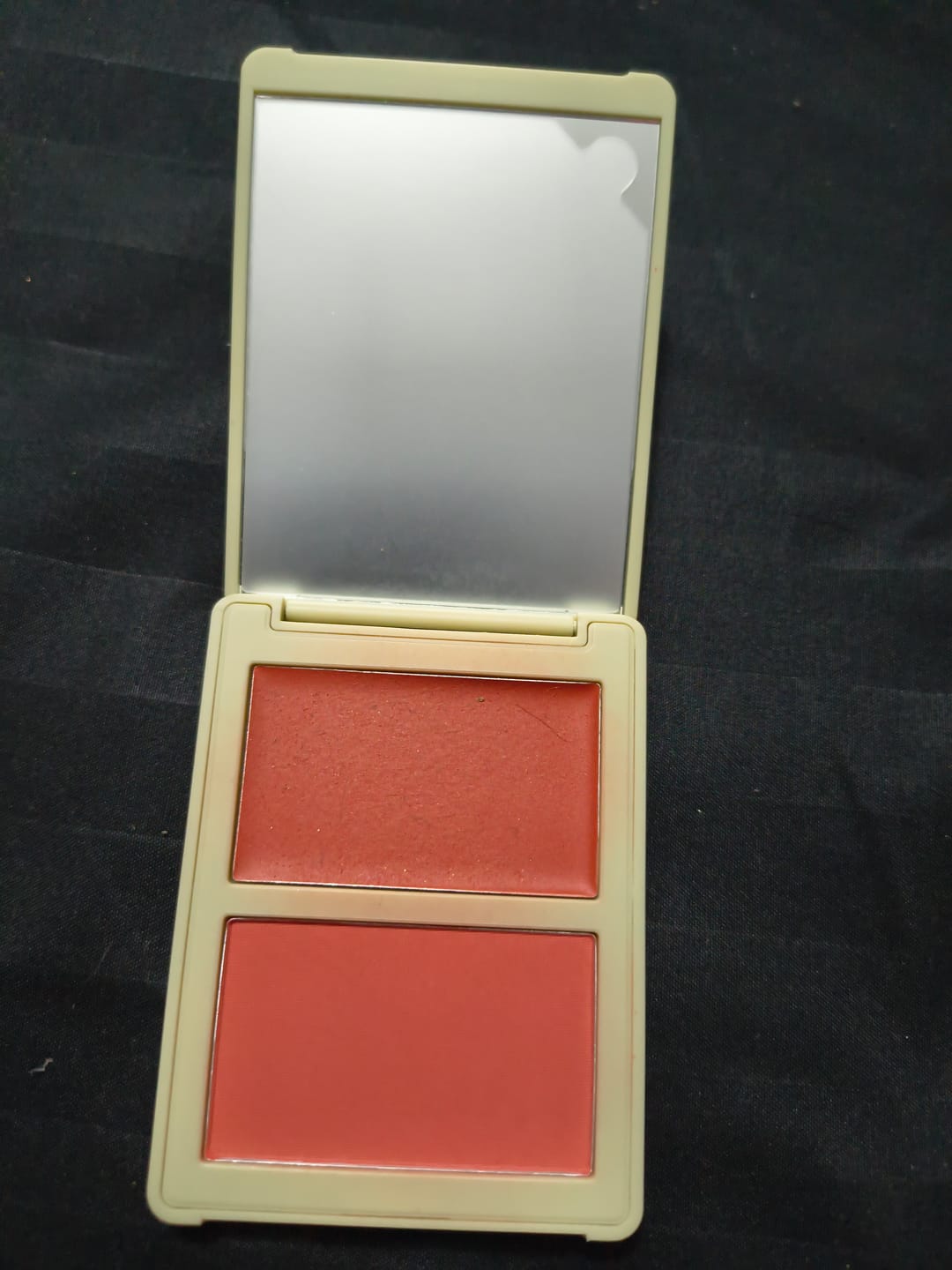 Customer photo review of RUBOR EN DÚO ALLURE CREMA Y POLVO COMPACTO