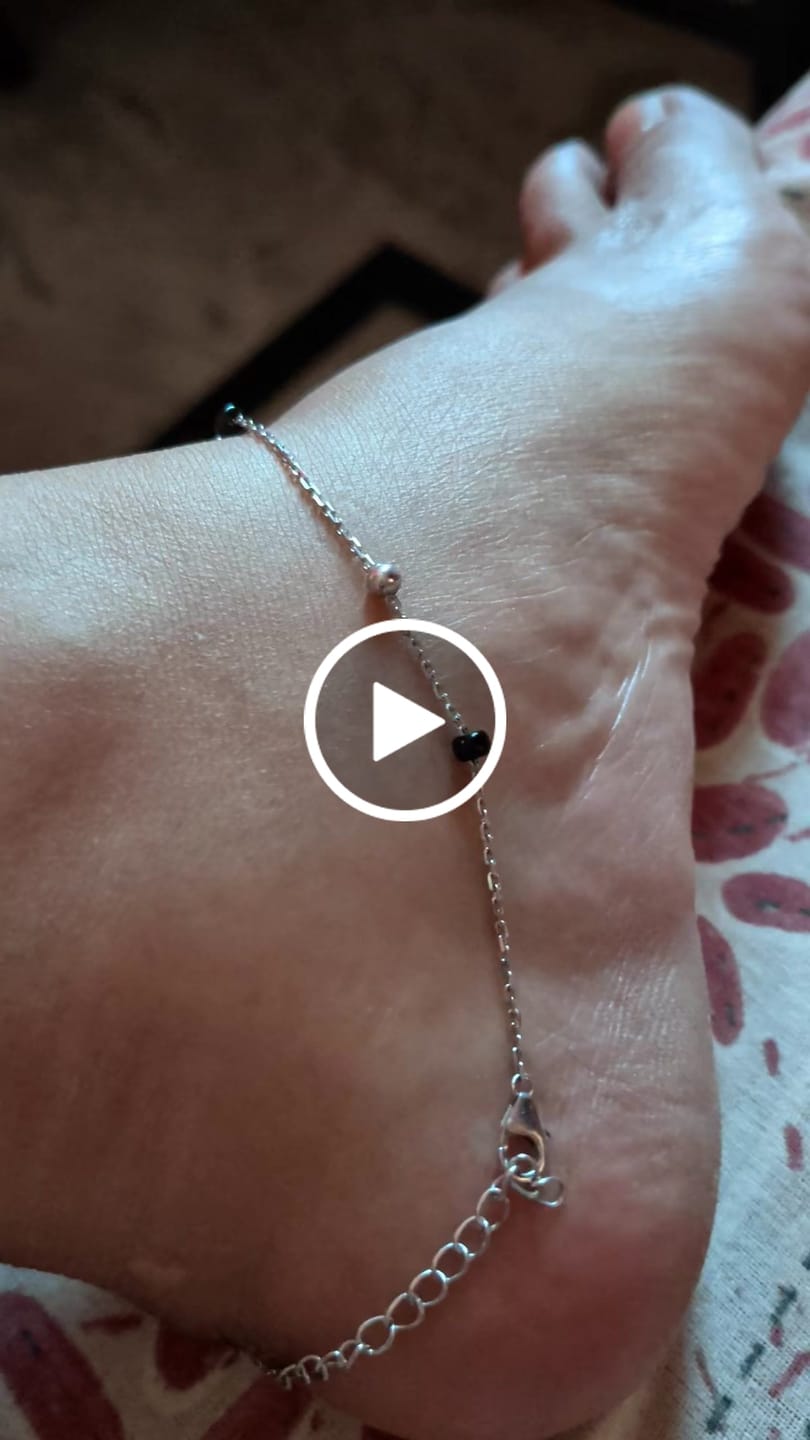 Customer video review of Silver Minimal Black Beads Anklet