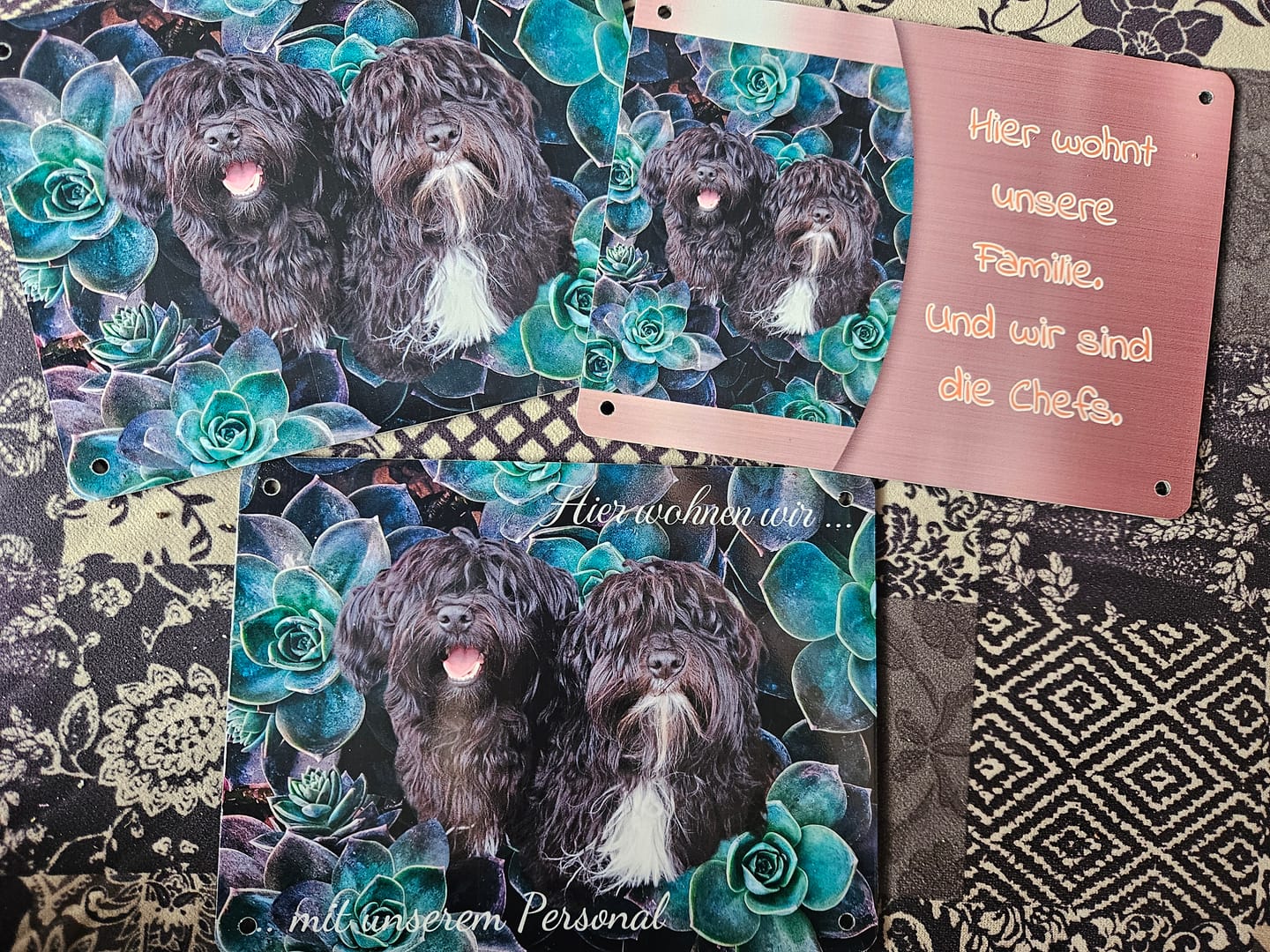 Customer photo review of Hunde-Türschild personalisiert mit Foto & Text (UV- und wetterfest)