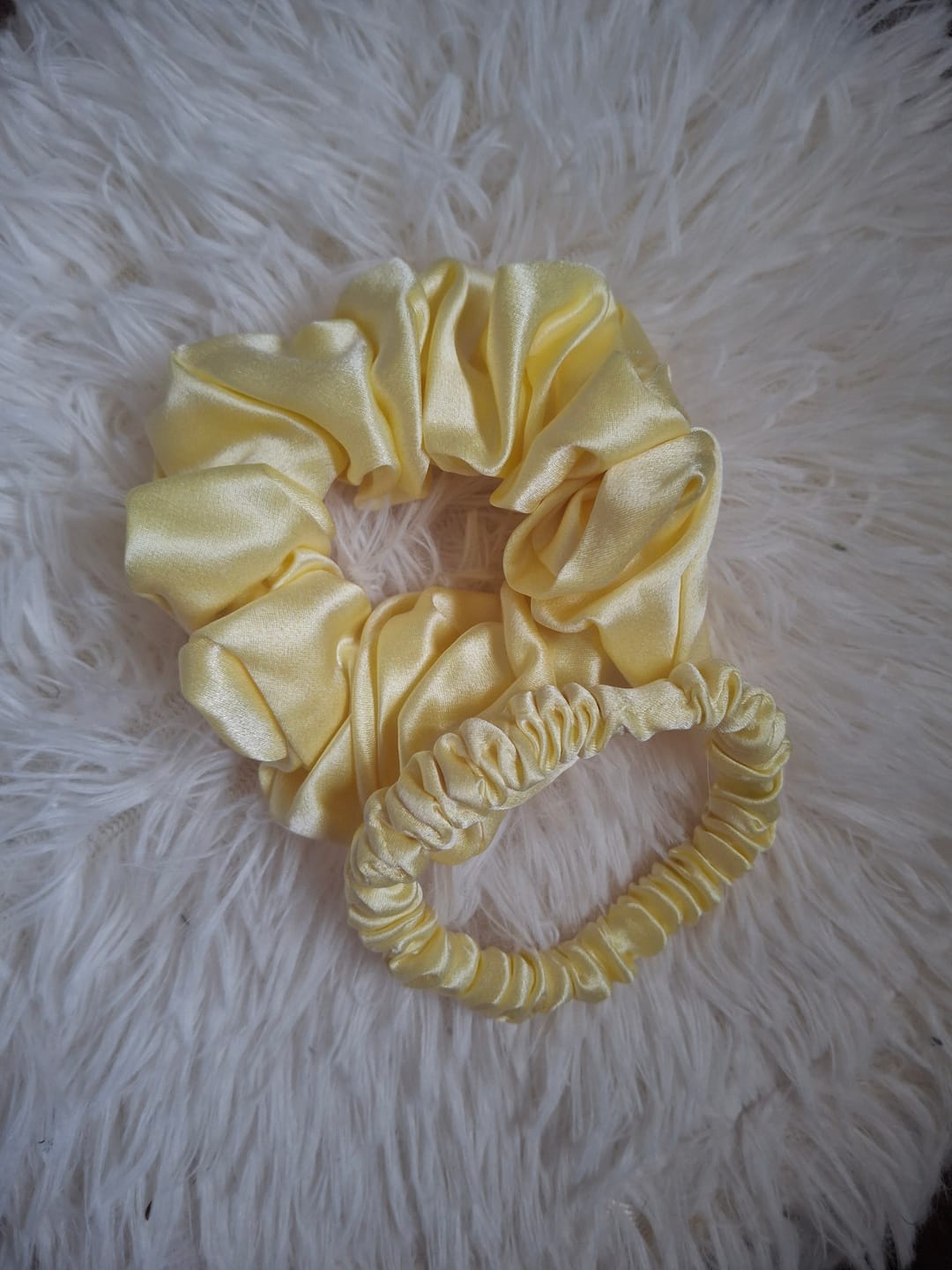 Customer photo review of Silk Scrunchies Hair Tie Set