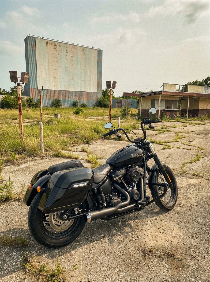 Customer photo review of 40L - Lamellar Raven Extra Large Painted Motorcycle Hard Saddlebags for Harley Softail Street Bob FXBB/S