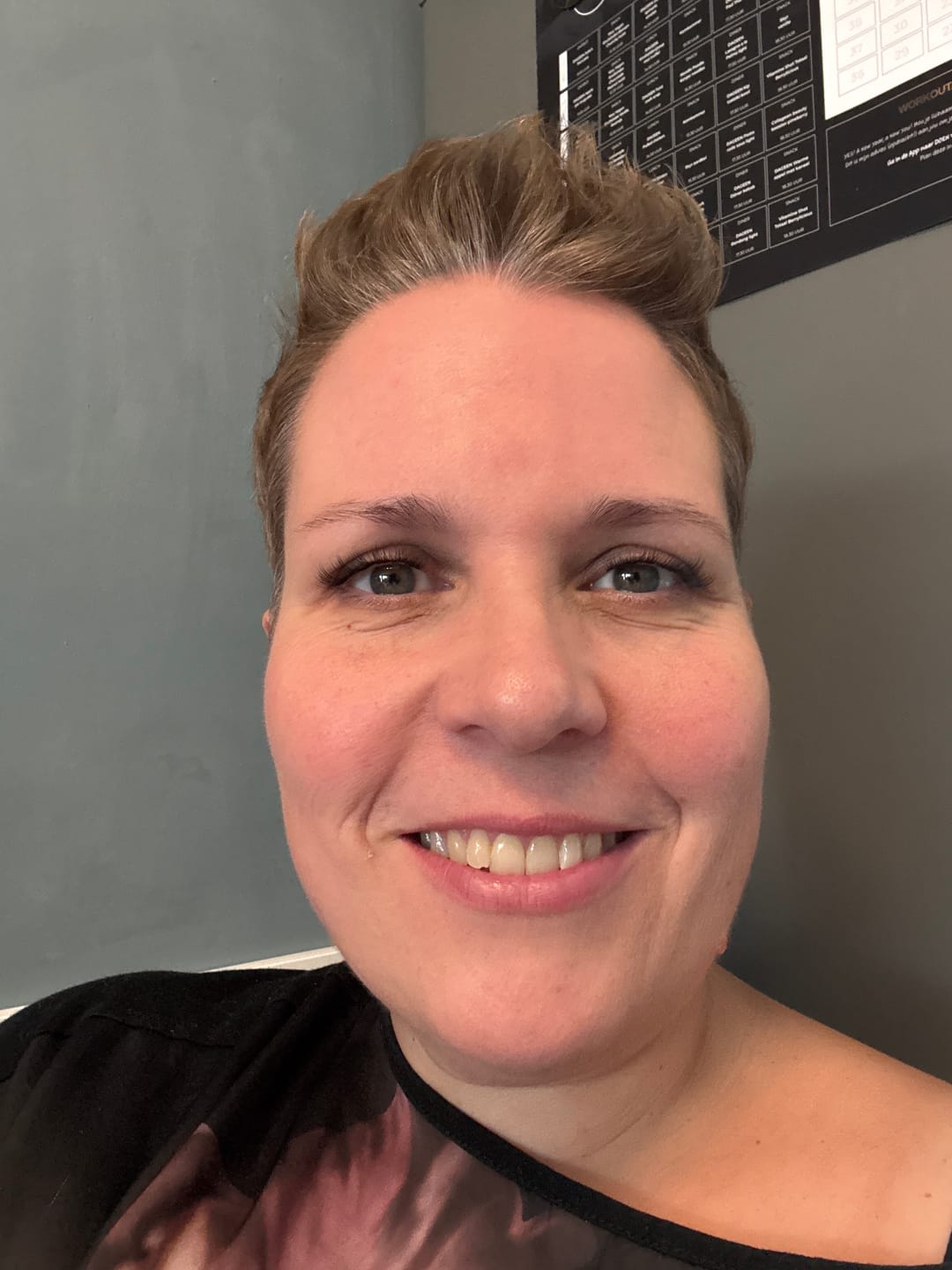 Customer photo review of Pre-Glued Light Volume - Press-On Lashes