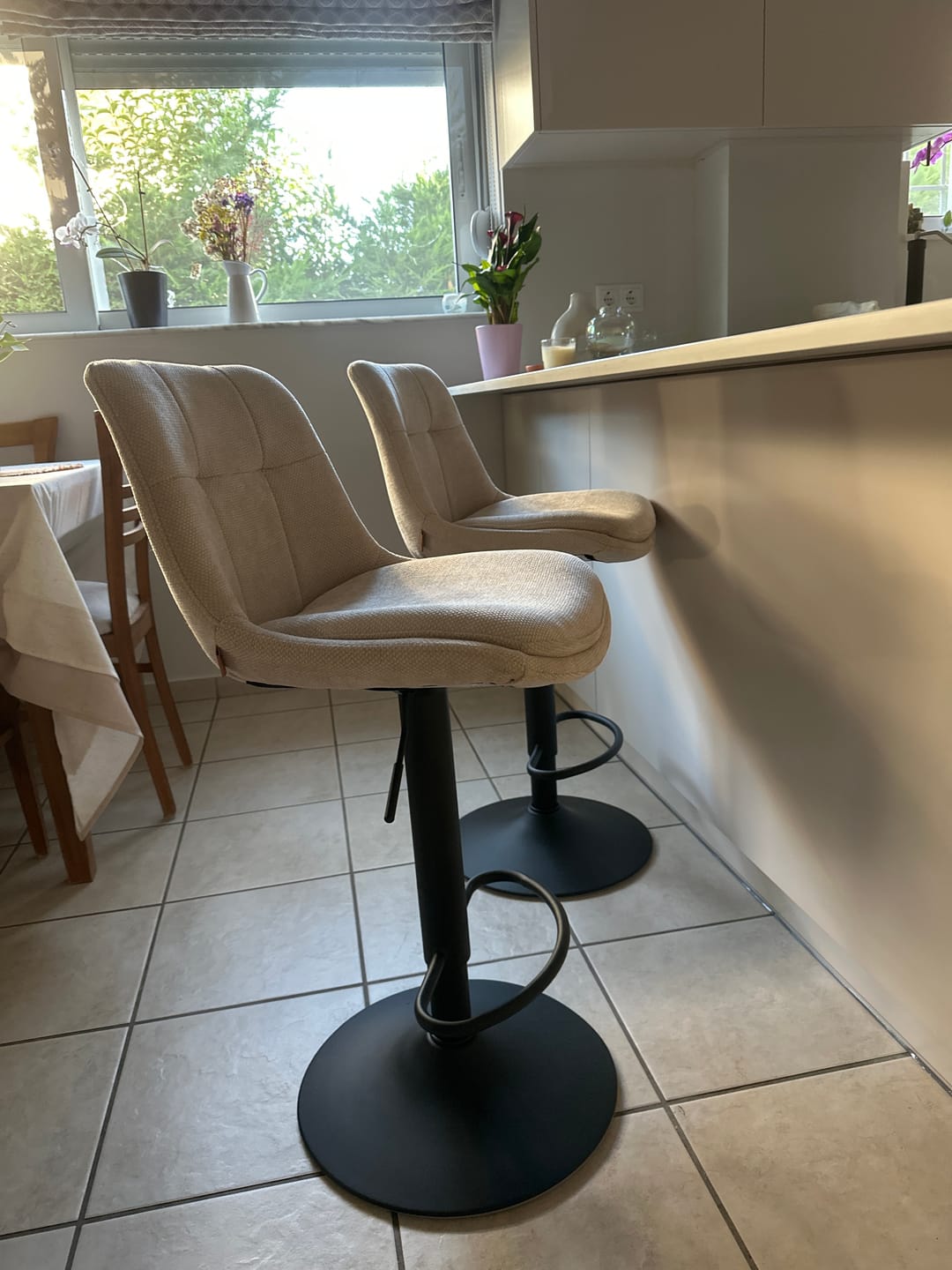 Customer photo review of Σκαμπό για Πάσο Κουζίνας Σετ 2 τεμ Κάθισμα Μπαρ Ρυθμιζόμενο Ύψος 63-84 εκ Μεγάλη Βάση Διάφορα Χρώματα LJ-B195W02