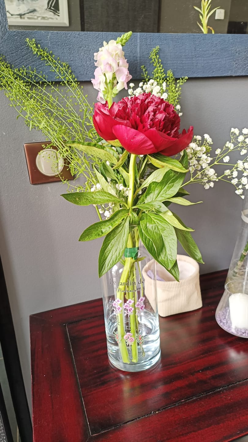 Customer photo review of Toujours en fleur – Vase personnalisé en verre avec fleurs et prénoms pour parents et grands-parents