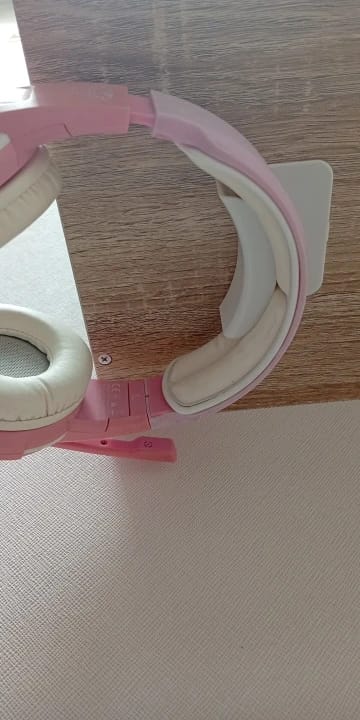 Customer photo review of Universal Headphone Stand – Under-Desk Headset Hanger