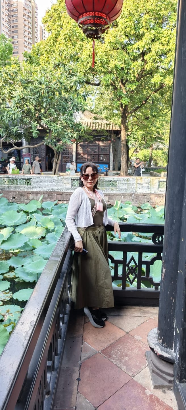 Customer photo review of Oversized Square-Round Frame Sunglasses UV 400 FD020/FD421