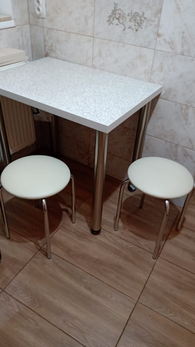 Customer photo review of Scaun CHICO, bej/crom, piele ecologica/otel, 41x48 cm