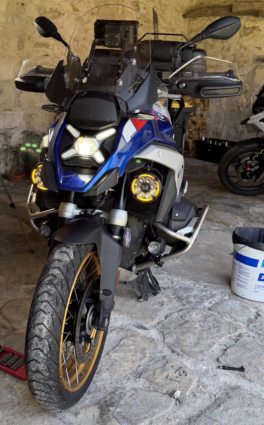 Customer photo review of MTL9 Motorcycle Lights  – The World’s Smartest Motorcycle Auxiliary Lighting System
