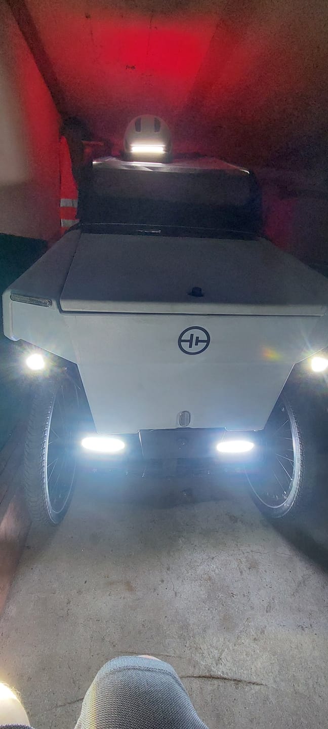 Recensione con foto di un cliente su AURA