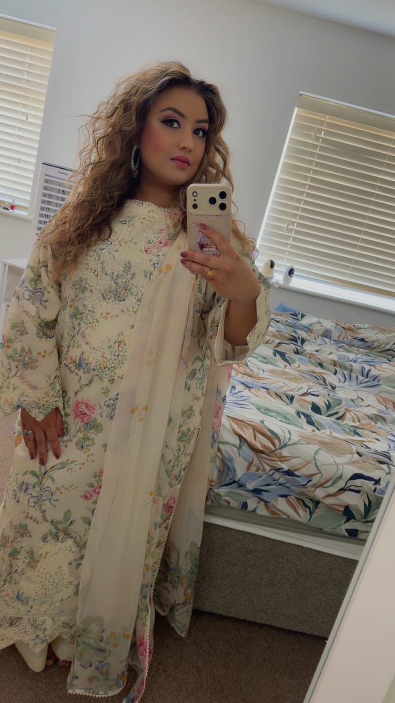 Customer photo review of Rozi  - Exclusive Lawn   Outfit with Dupatta - Ready to Wear - SD310